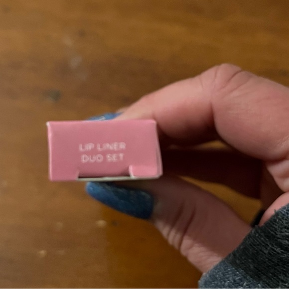 Traded* New! Ace Beaute Draw It Lip Liner Duo
Be Peachy So Gorgeous - Picture 4 of 7